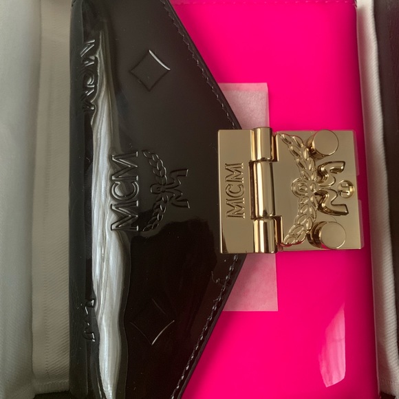 MCM Accessories - MCM TRIFOLD WALLET